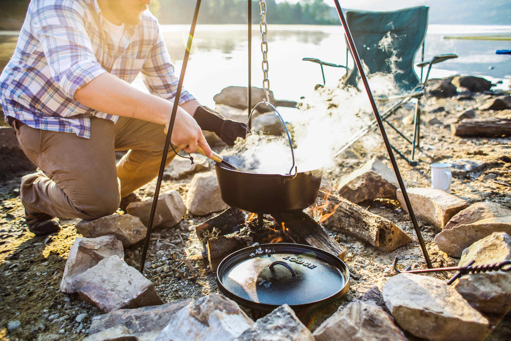 Lodge Yellowstone 8 Quart Seasoned Cast Iron Camp Dutch Oven P851868