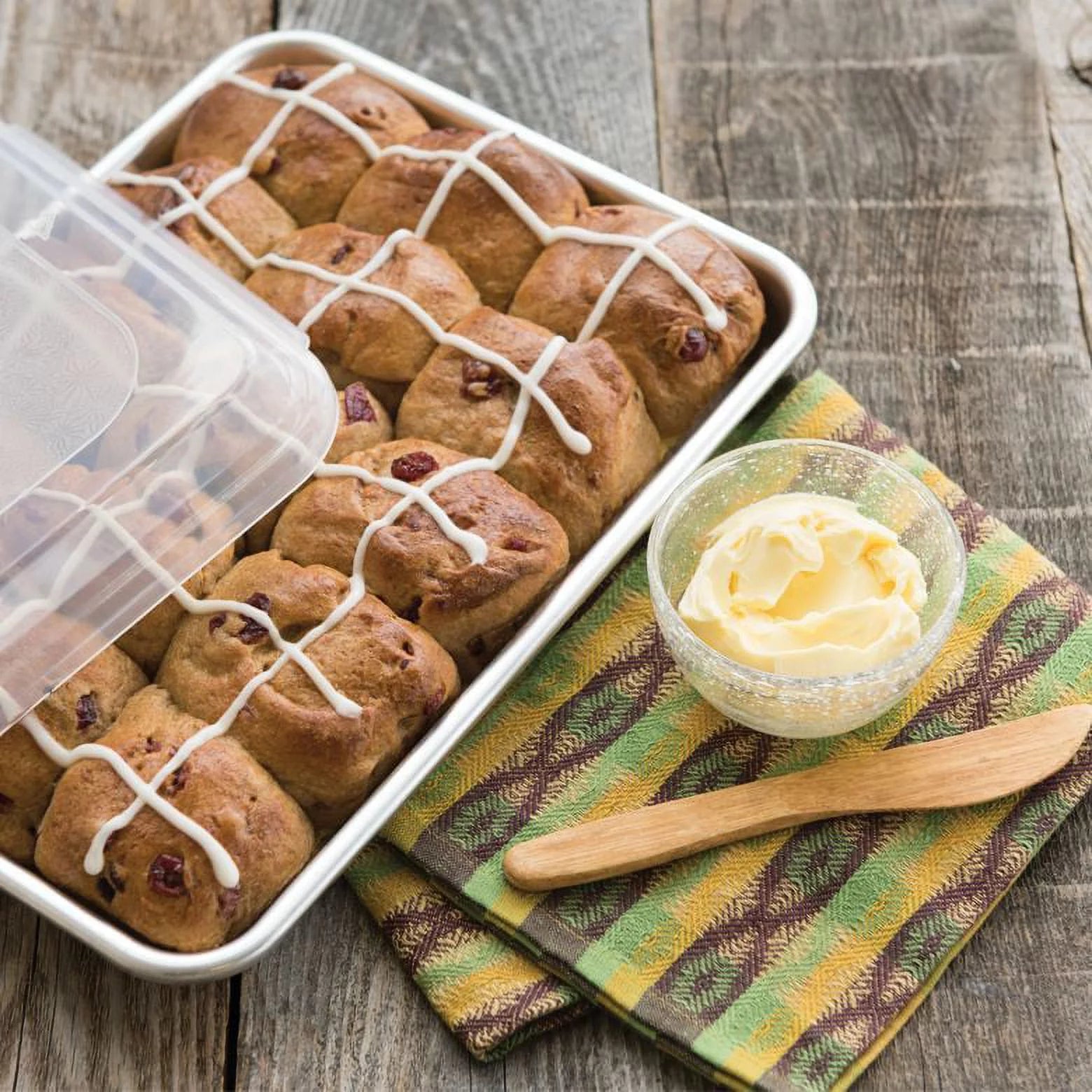Nordic Ware Naturals Aluminum Baker's Quarter Sheet with Lid, BPA-free Plastic Cover R621884