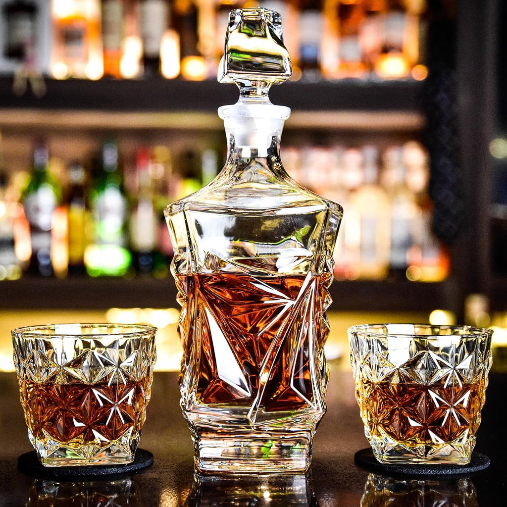 Whiskey Decanter Set with 4 Glasses in Giftbox, 850ml C7123