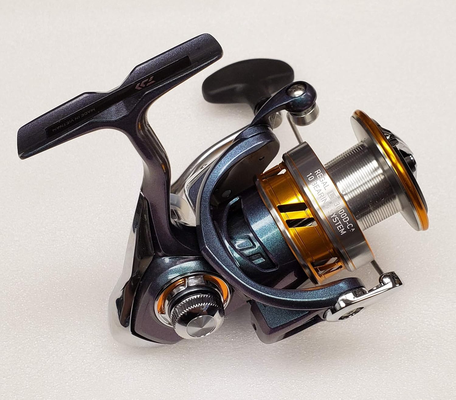 Daiwa Regal LT Spin Reel RGLT3000D-C Blue I56976