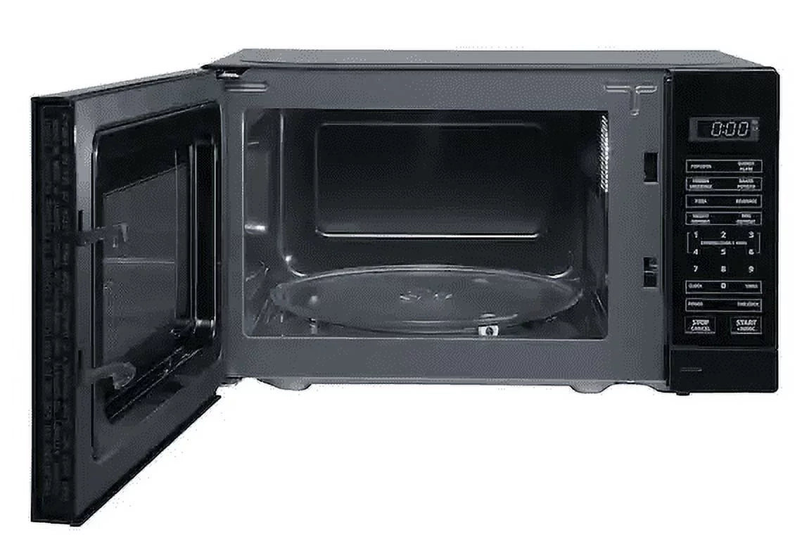 Magic Chef 0.7 cu. ft. 700-Watt Countertop Microwave Black Y86938