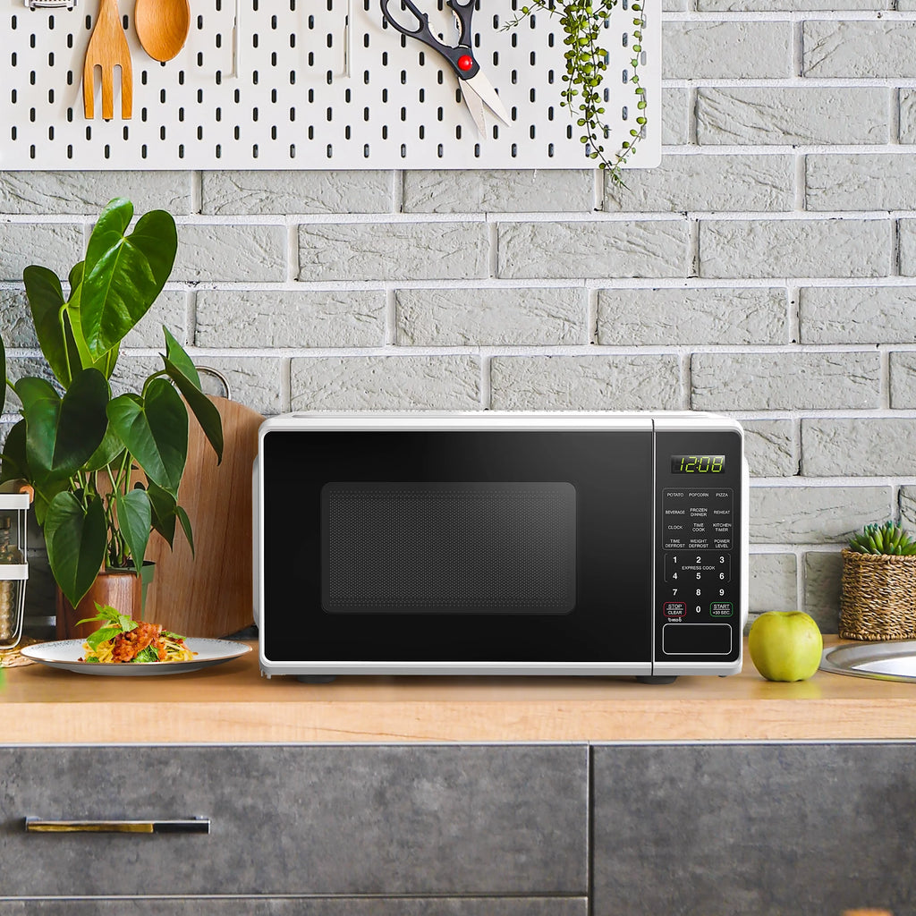 Mainstays 0.7 Cu Ft Countertop Microwave Oven, 700W, White D202