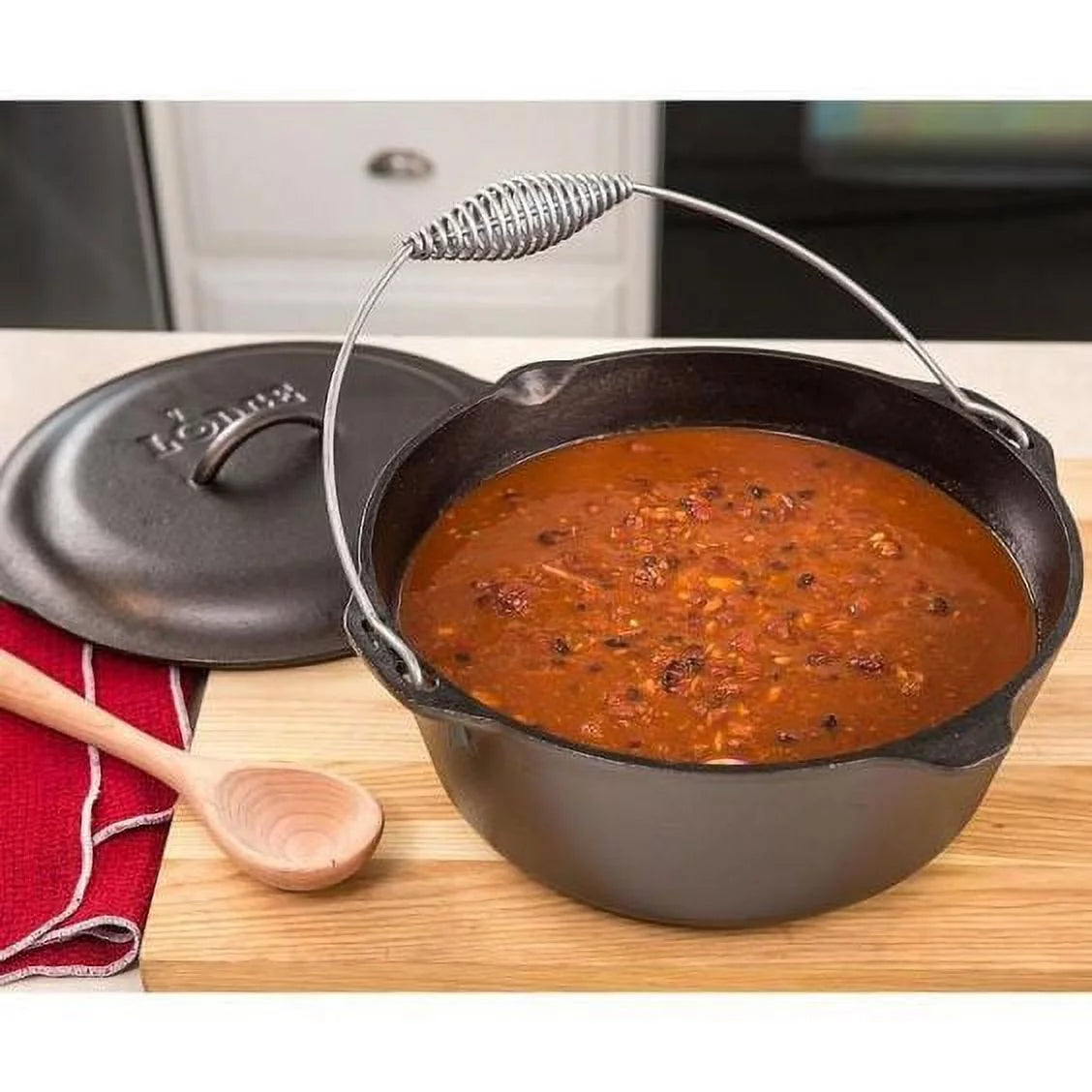 Lodge Cast Iron 5 Quart Seasoned Dutch Oven A687