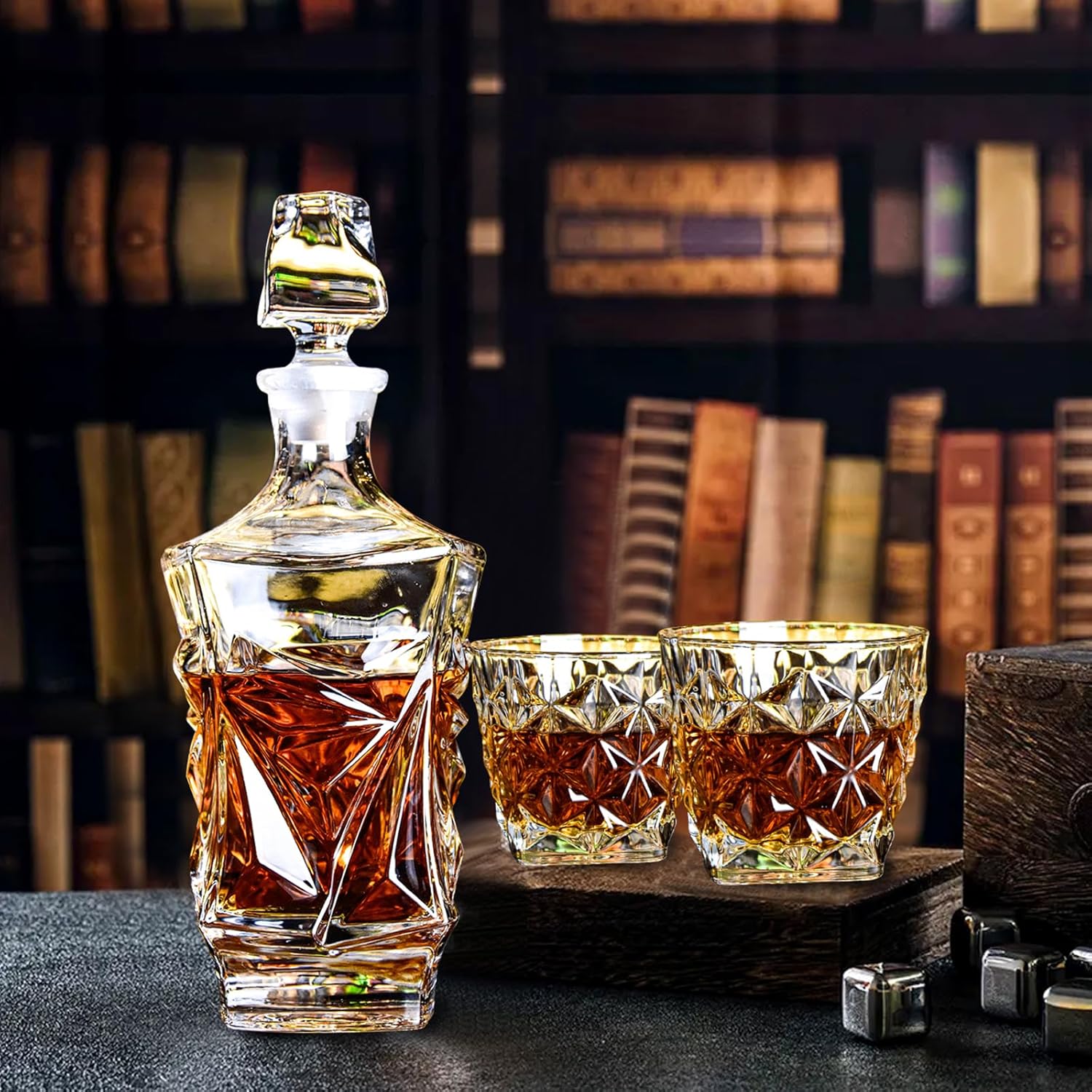 Whiskey Decanter Set with 4 Glasses in Giftbox, 850ml C7123