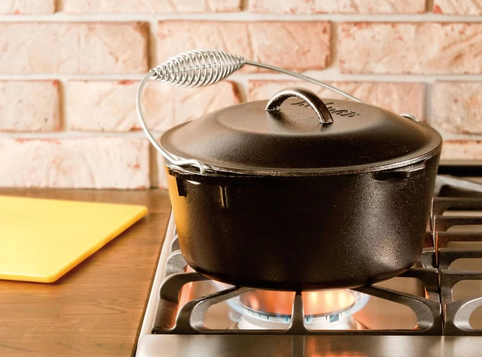 Lodge Cast Iron 5 Quart Seasoned Dutch Oven A687